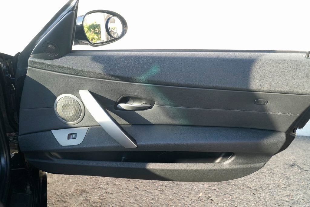 Used 2003 BMW Z4 2.5i image 25