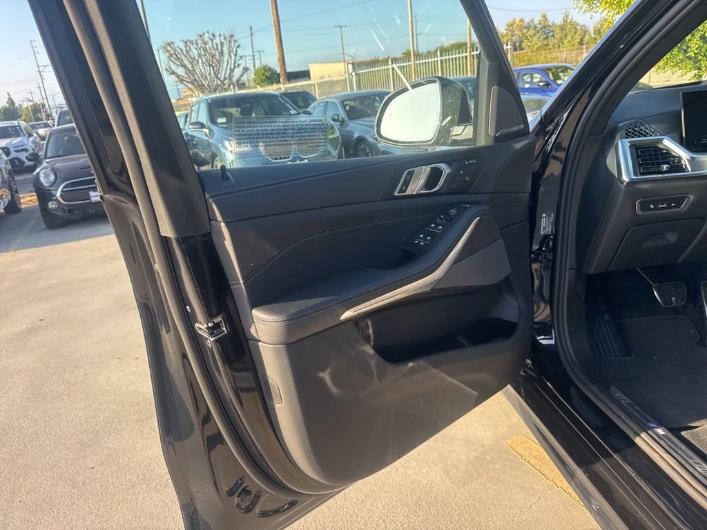 Used 2026 BMW X7 xDrive40i w/ M Sport Package AWD/4WD image 19