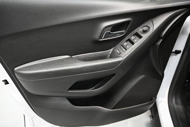 Used 2022 Chevrolet Trax LT w/ Driver Confidence Package image 24