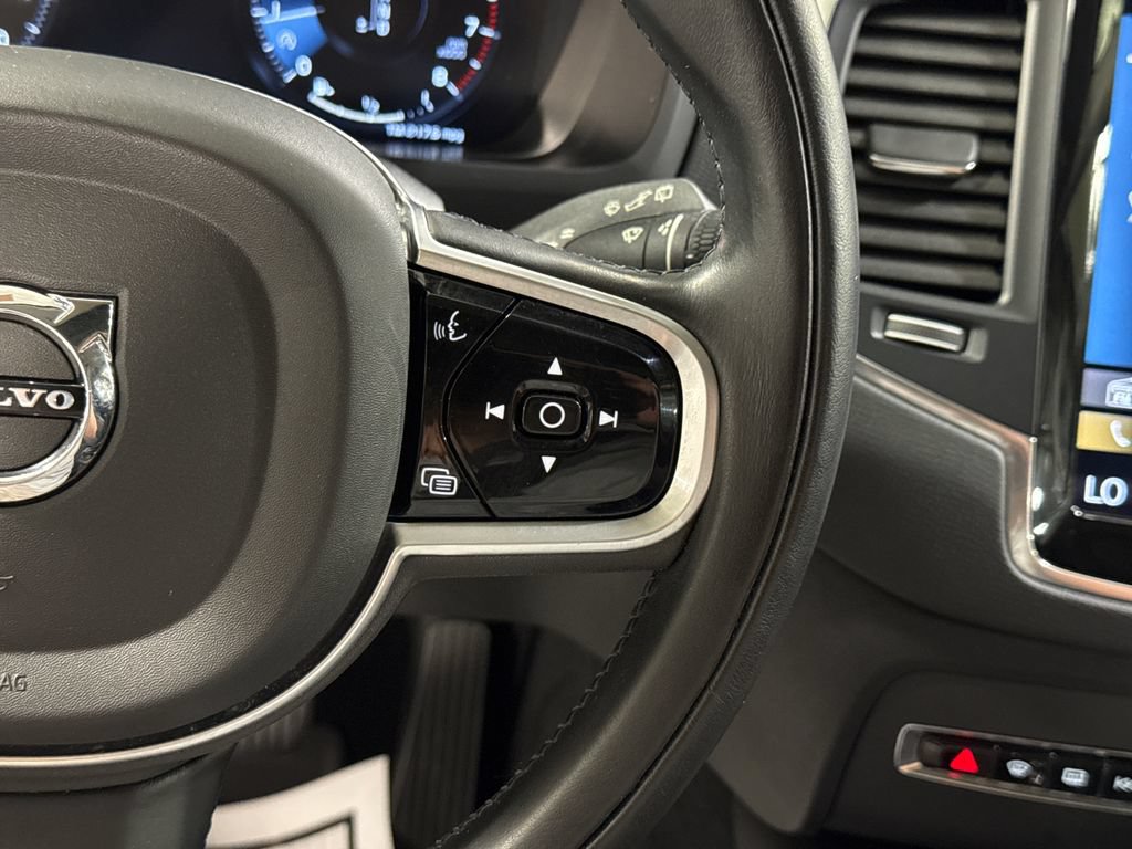Used 2022 Volvo XC90 T5 Momentum w/ Climate Package AWD/4WD image 13