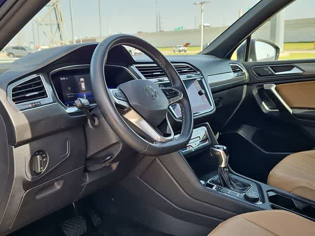 Used 2022 Volkswagen Tiguan SE w/ Panoramic Sunroof Package AWD/4WD image 10