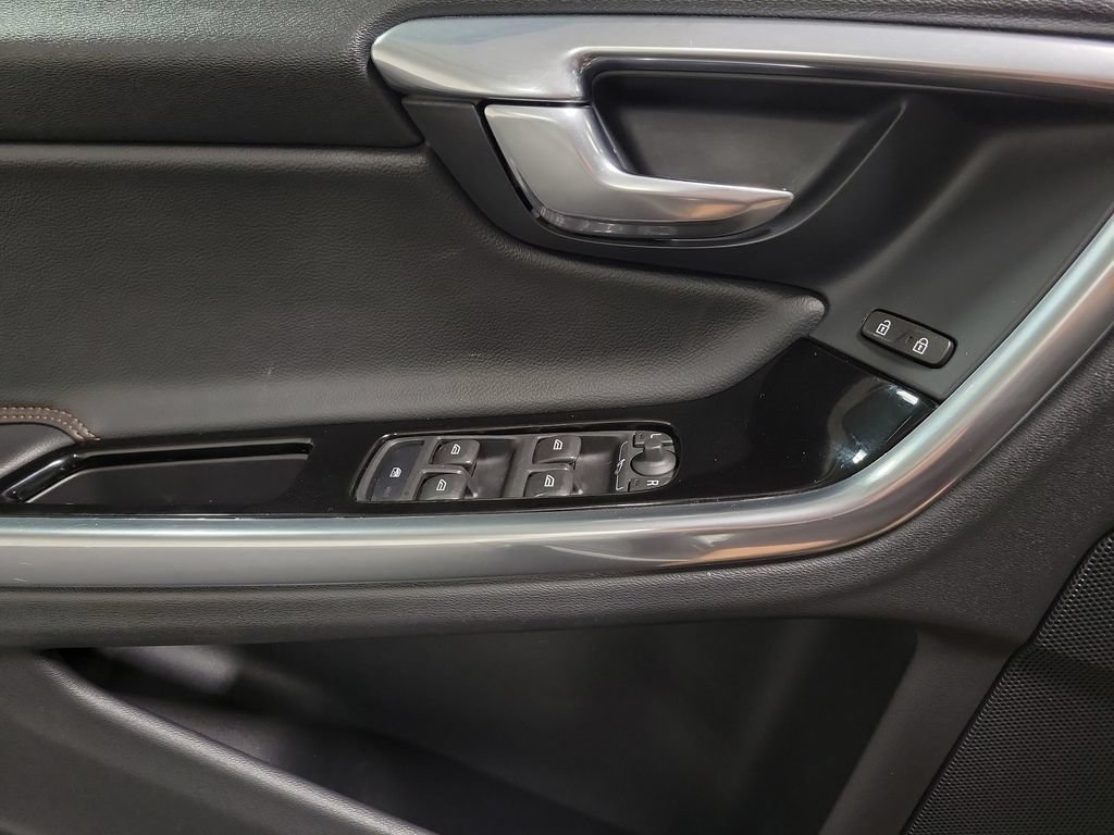 Used 2016 Volvo S60 T5 Cross Country Platinum AWD/4WD image 19
