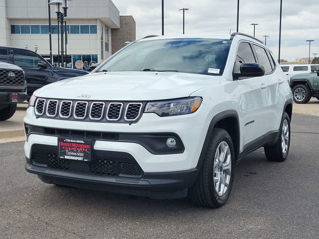 Used 2025 Jeep Compass Latitude AWD/4WD image 8