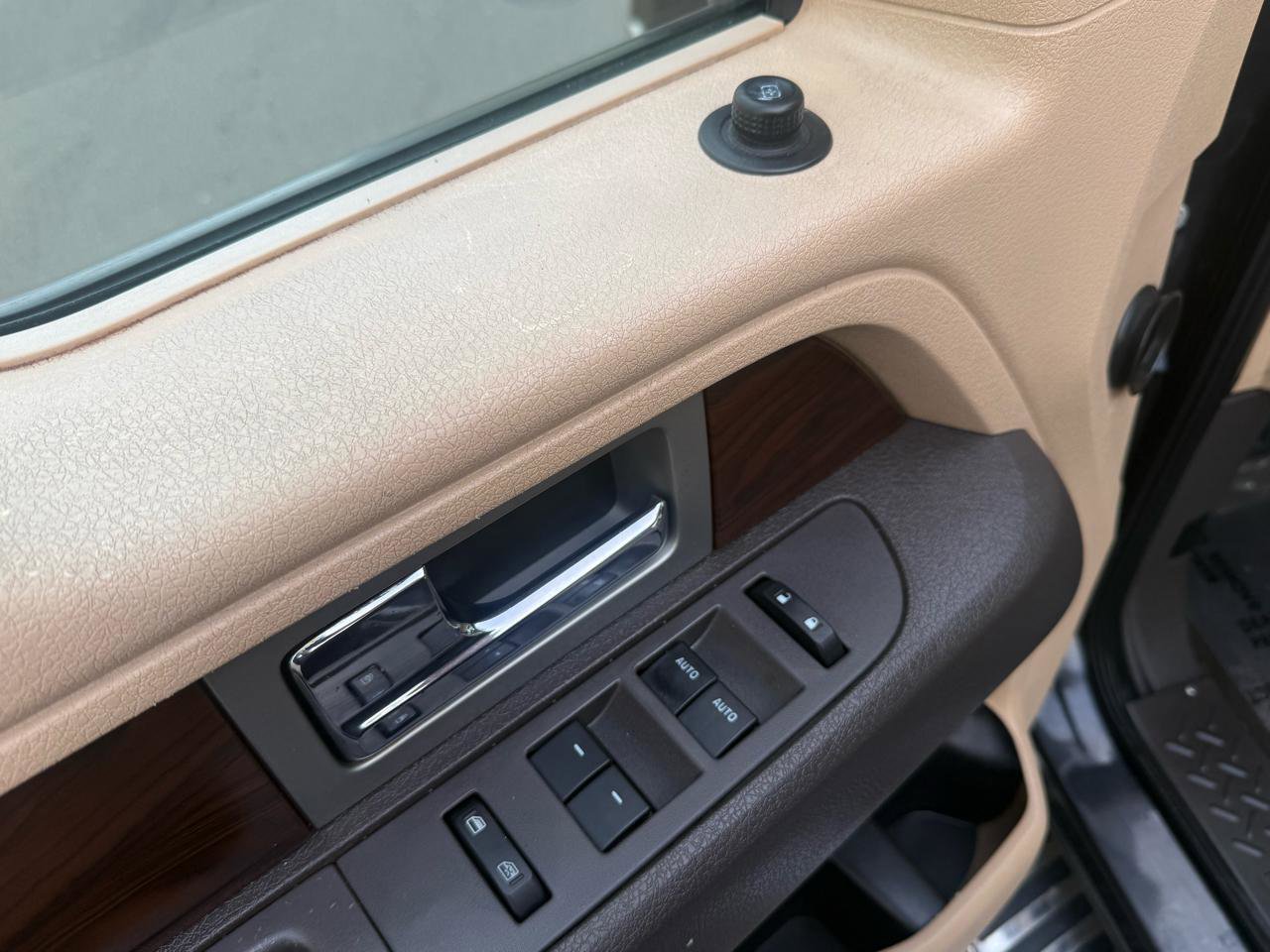 Used 2012 Ford F150 Lariat w/ Lariat Chrome Pkg image 51