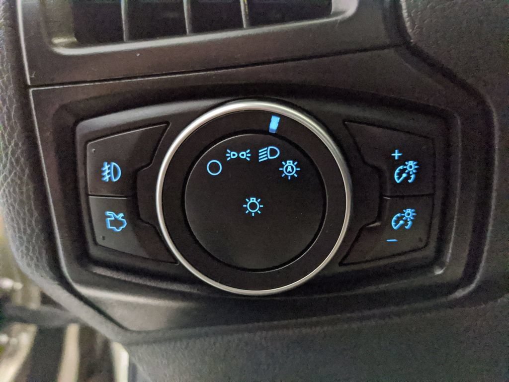Used 2017 Ford Focus Titanium FWD image 13