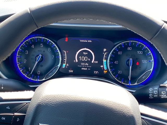 Used 2024 Chrysler Pacifica Touring-L image 9