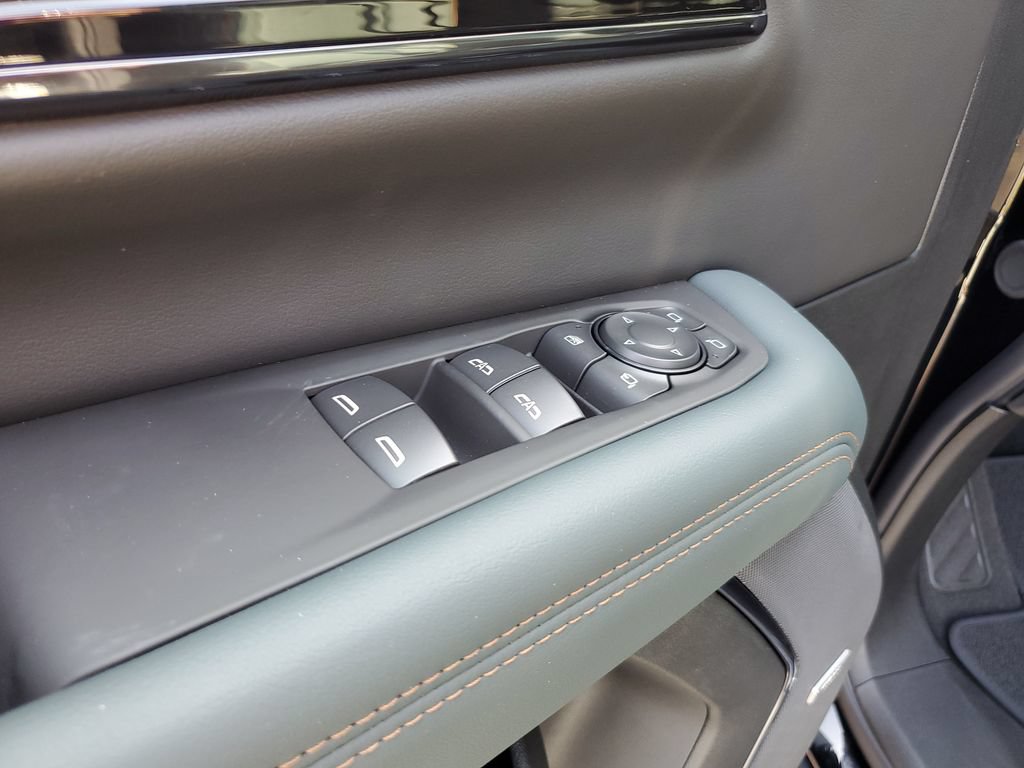 New 2026 GMC Yukon AT4 w/ AT4 Premium Plus Package AWD/4WD image 17