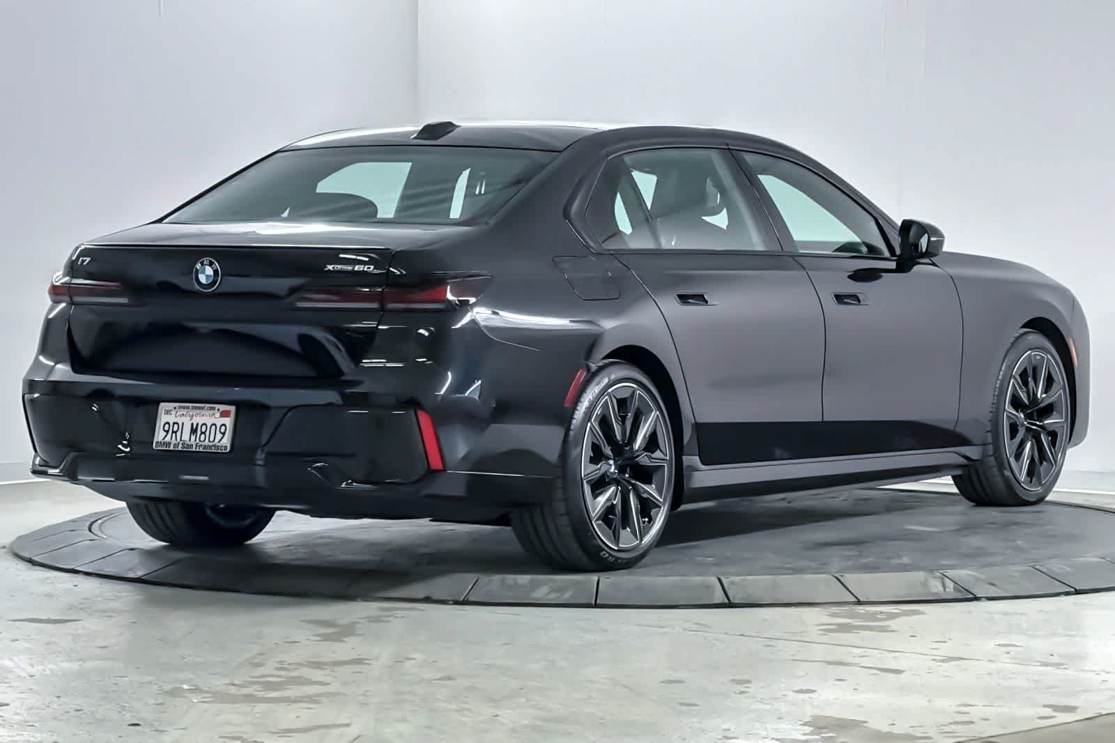 Used 2025 BMW i7 xDrive60 AWD/4WD image 2