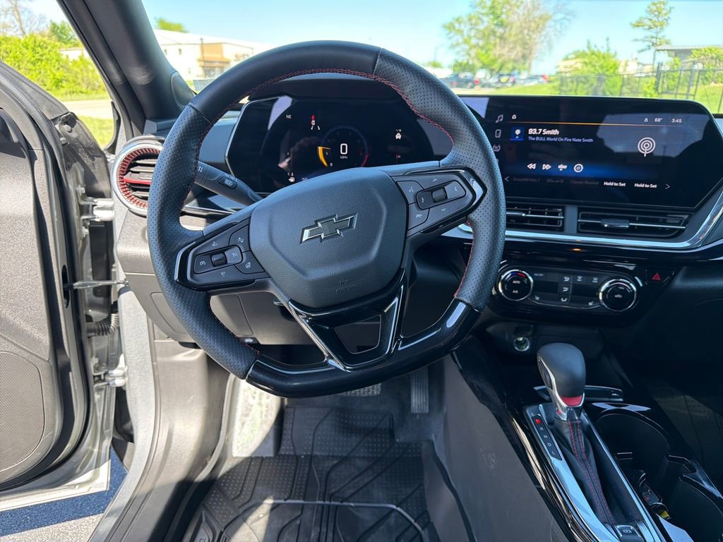 Used 2025 Chevrolet Trax RS w/ Driver Confidence Package FWD image 15