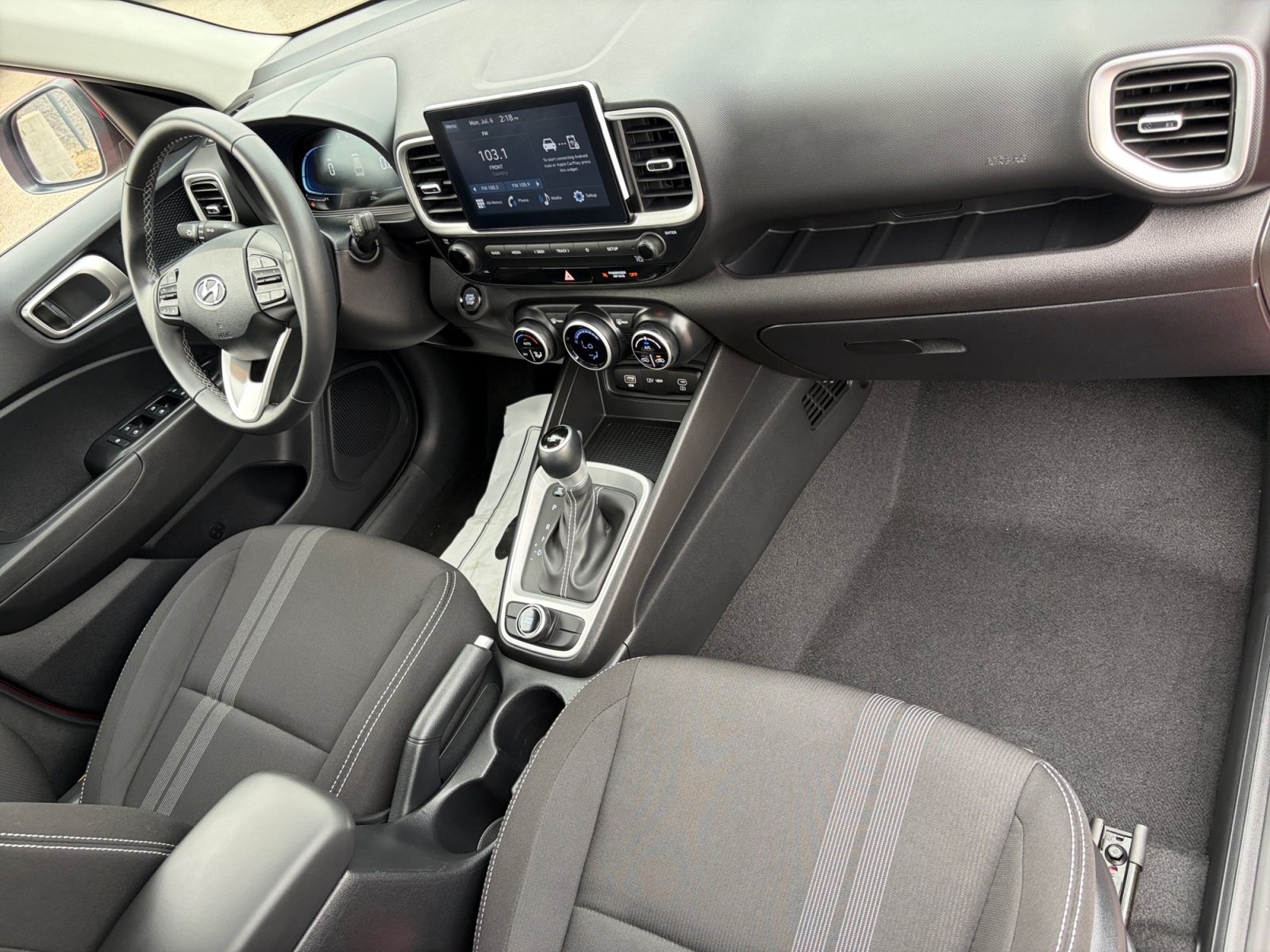 Used 2025 Hyundai Venue SEL FWD image 33