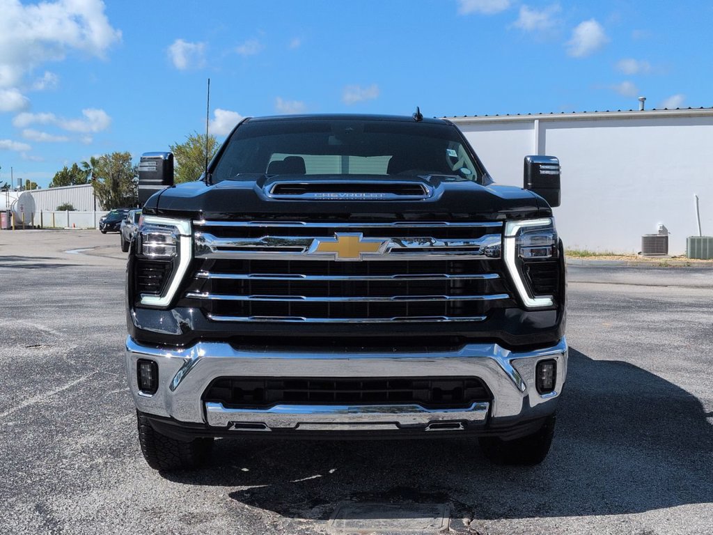 Used 2025 Chevrolet Silverado 2500 LTZ AWD/4WD image 9