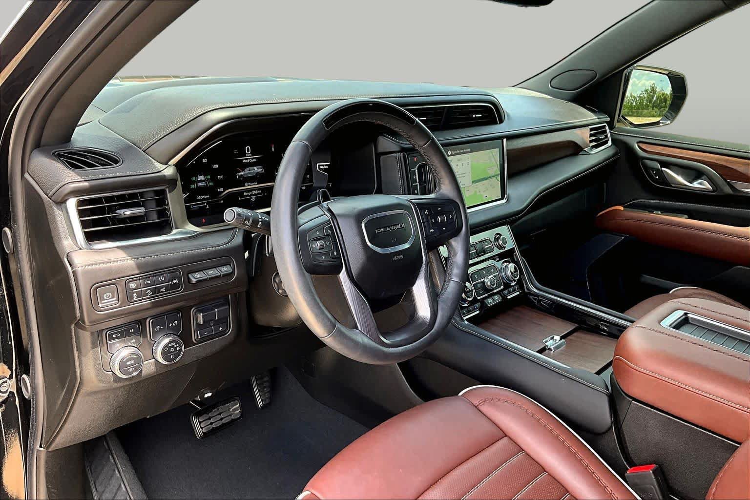 Used 2024 GMC Yukon XL Denali Ultimate AWD/4WD image 18