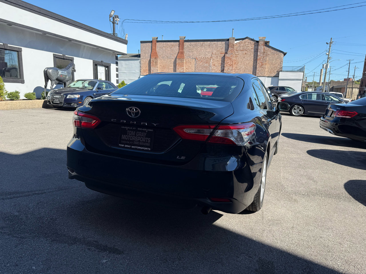 Used 2018 Toyota Camry LE image 3