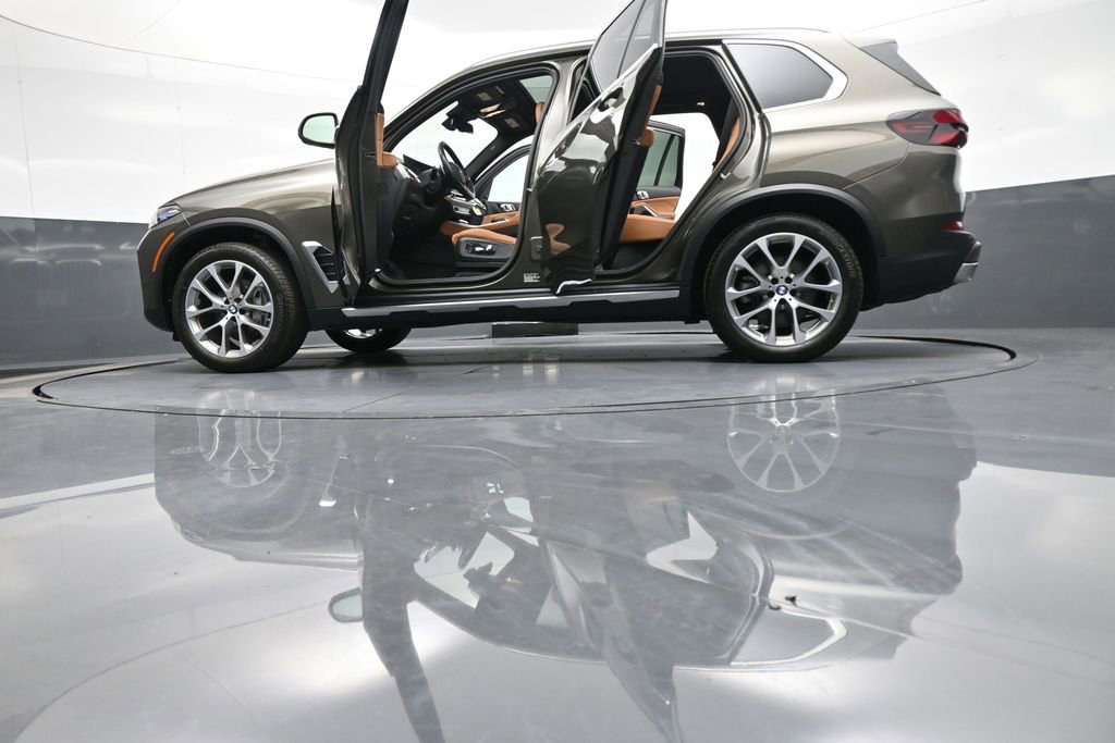 Used 2025 BMW X5 xDrive40i w/ Climate Comfort Package image 53