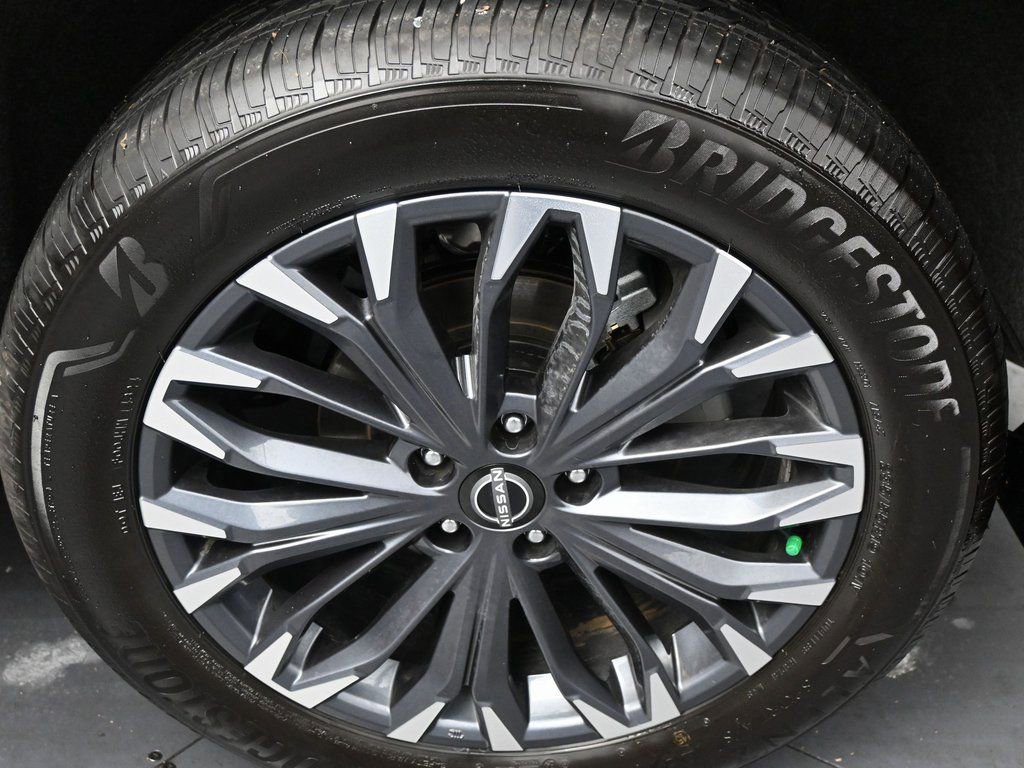 Used 2025 Nissan Rogue Platinum w/ Platinum Premium Package image 42