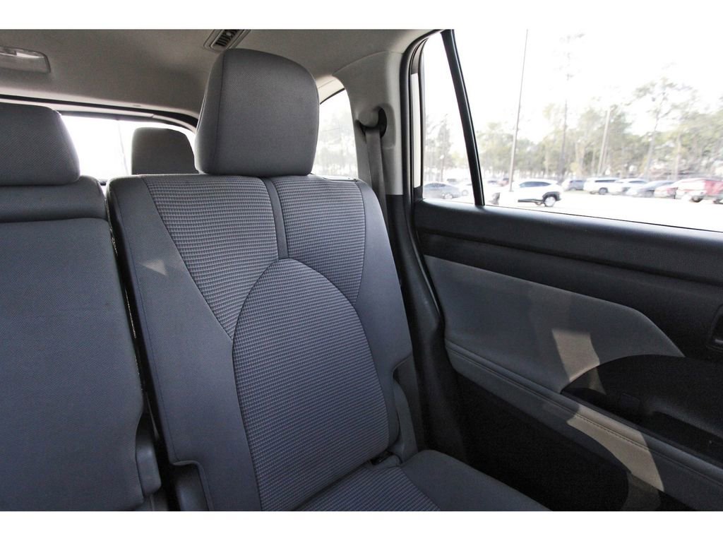 Used 2022 Toyota Highlander L image 13