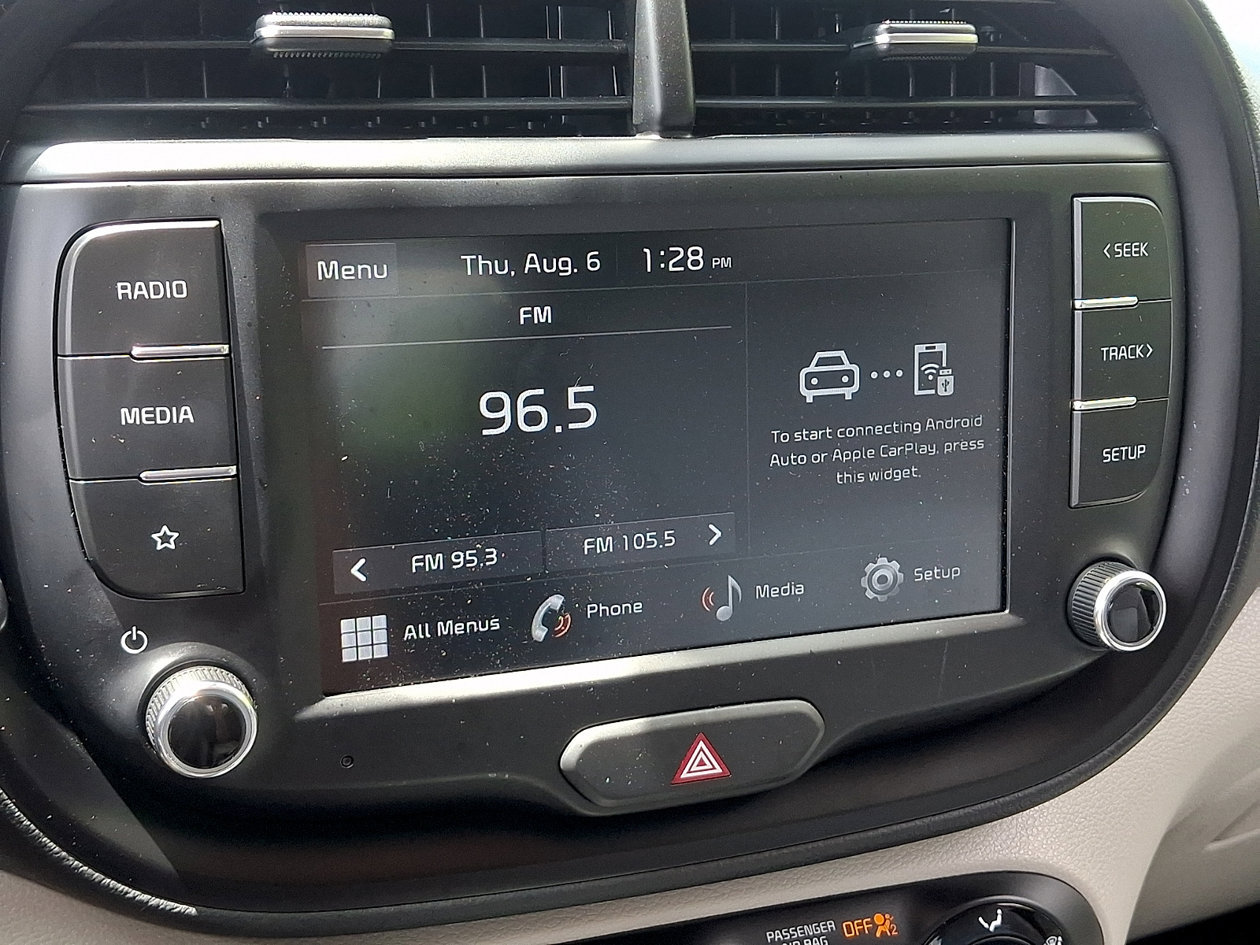 Used 2025 Kia Soul LX w/ LX Technology Package FWD image 16