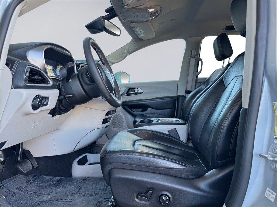 Used 2022 Chrysler Pacifica Touring-L FWD image 10