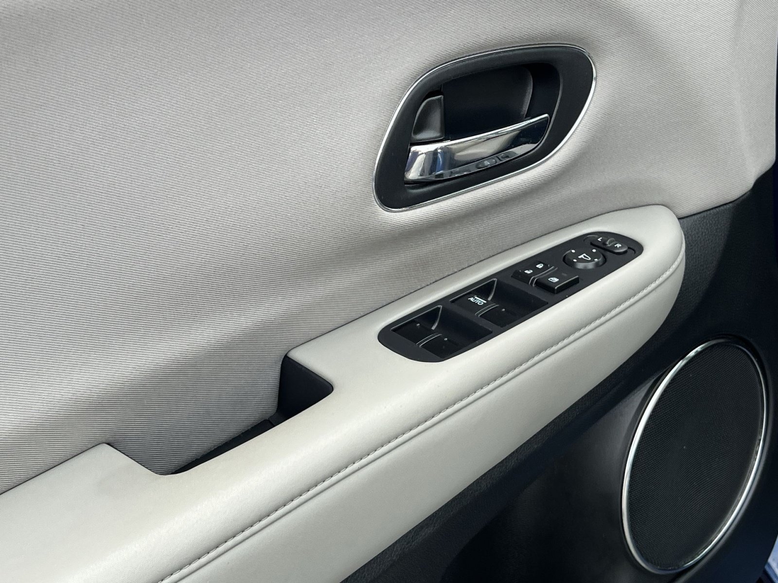 Used 2017 Honda HR-V EX image 13