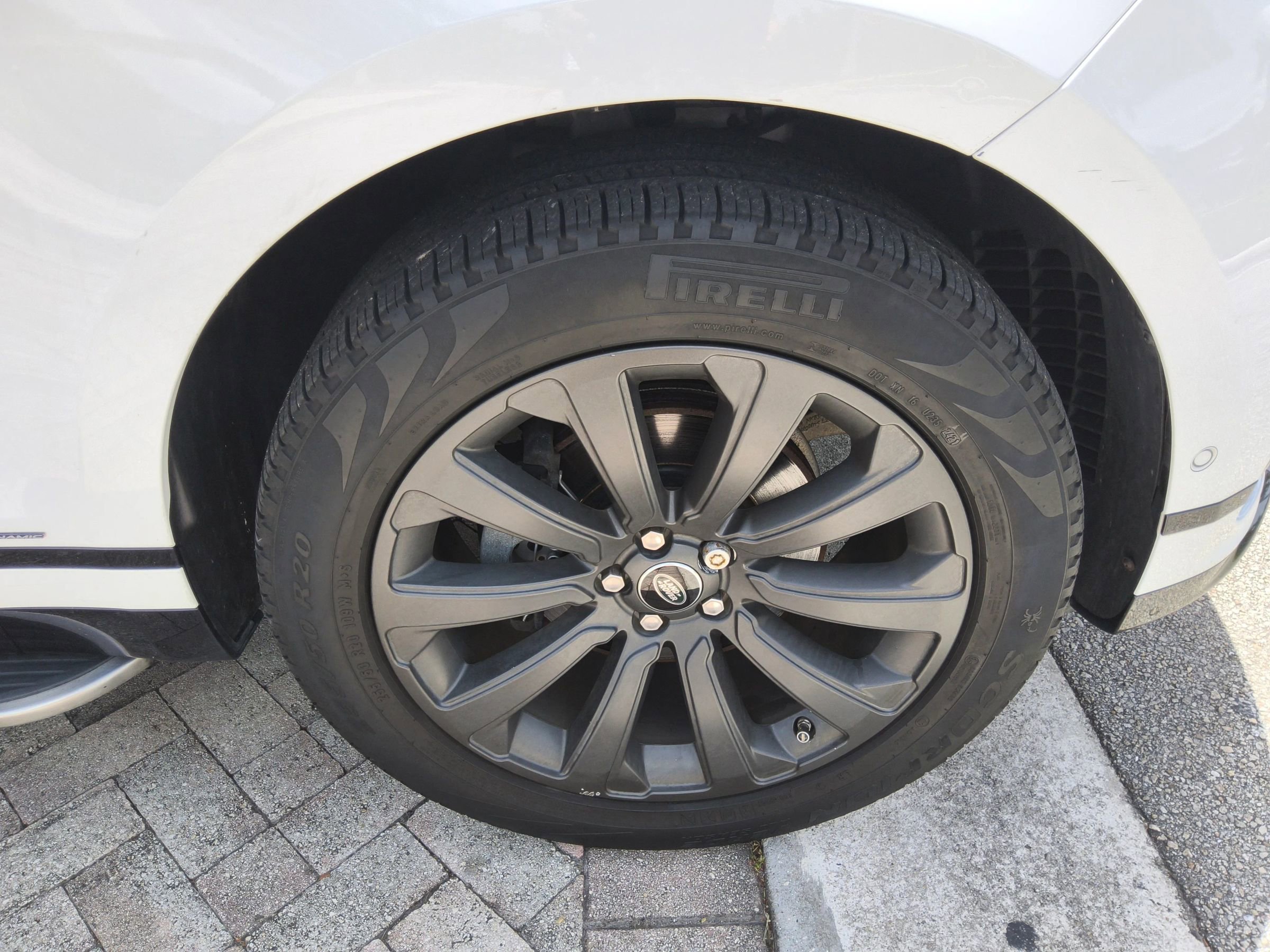 Used 2019 Land Rover Range Rover Velar R-Dynamic SE image 41