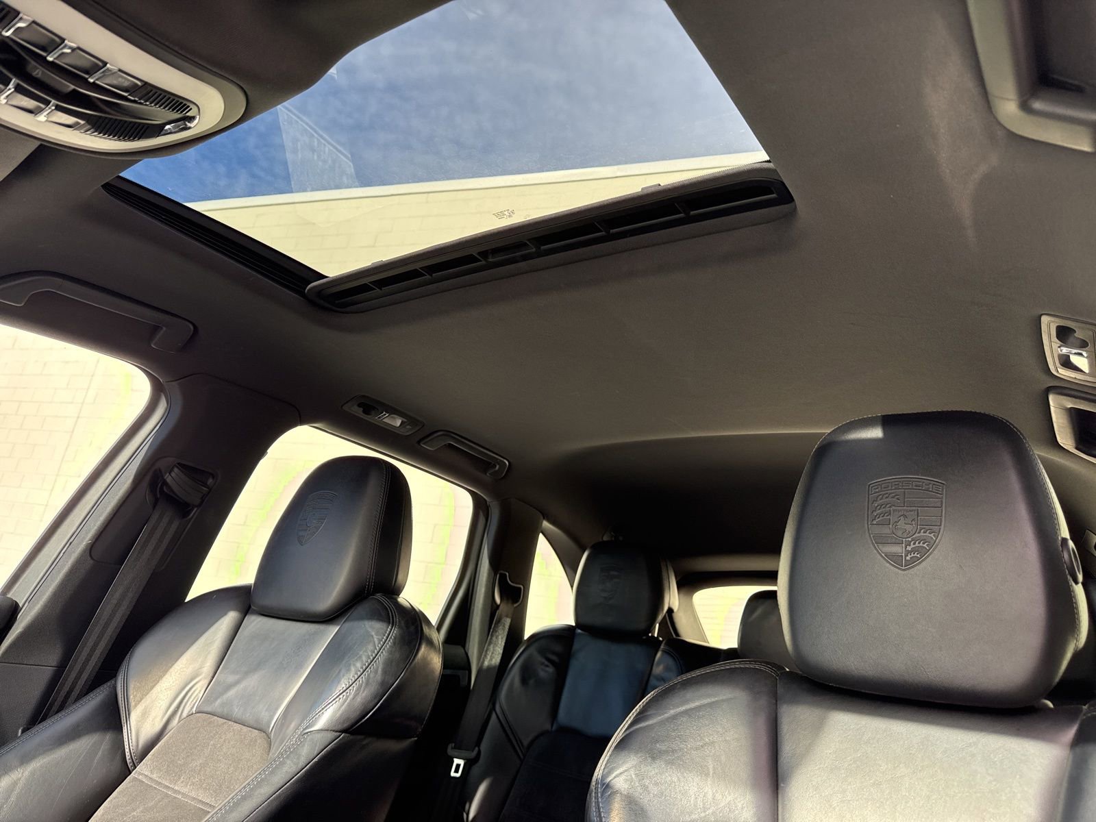 Used 2017 Porsche Cayenne image 32