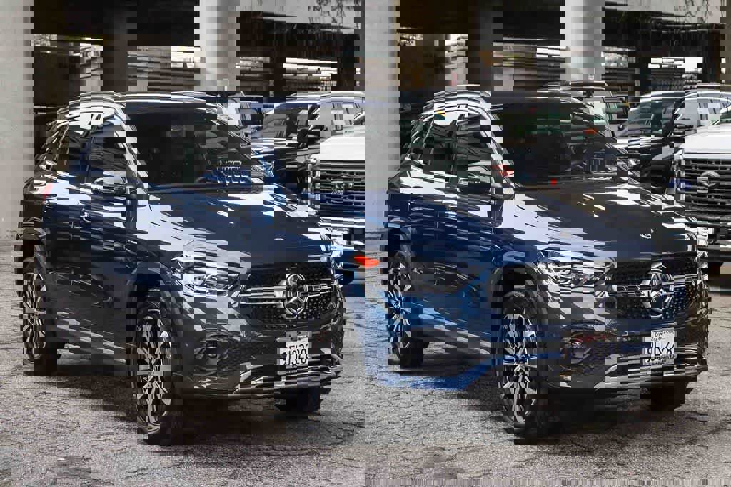 Used 2023 Mercedes-Benz GLA 250 w/ Premium Package image 3