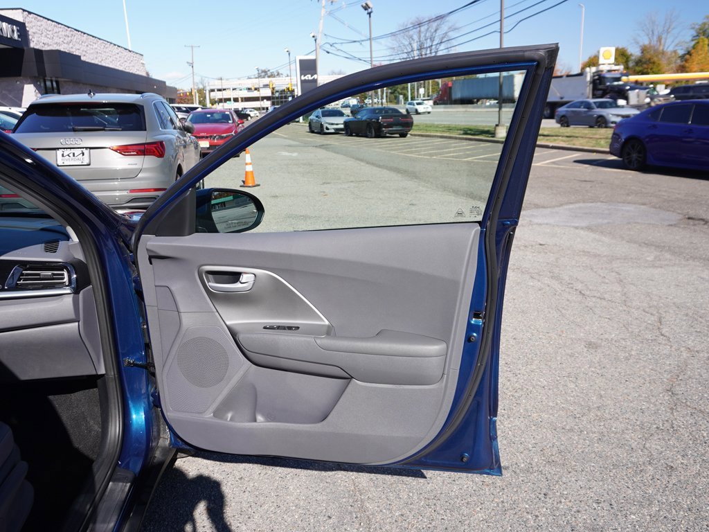 Used 2022 Kia Niro LX image 20