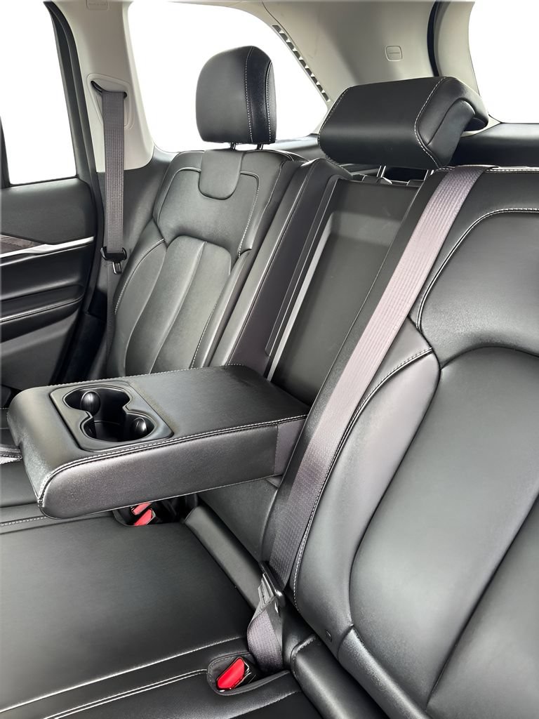 Used 2023 Jeep Grand Cherokee Limited AWD/4WD image 30