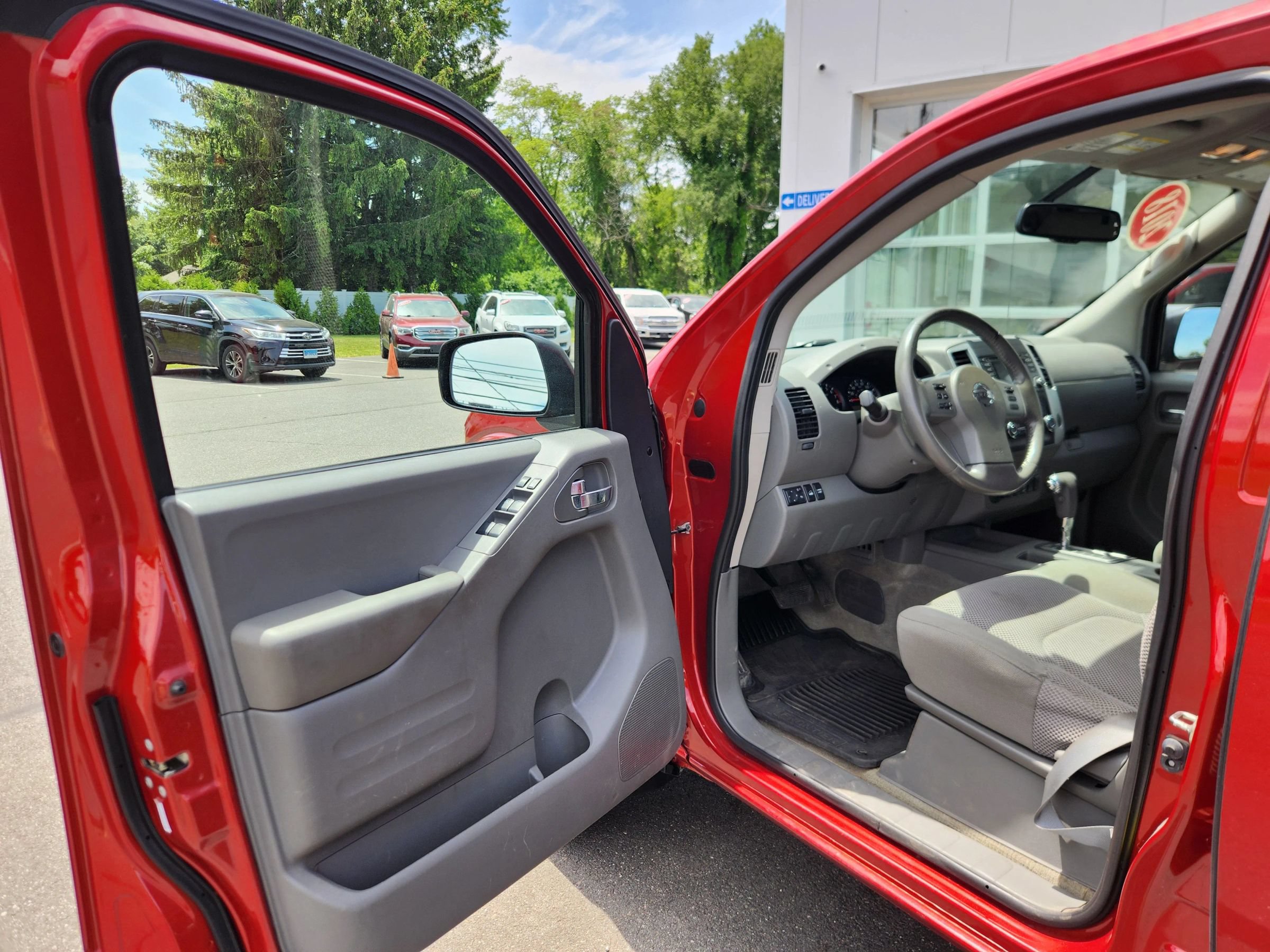 Used 2018 Nissan Frontier SV w/ Value Truck Package AWD/4WD image 24