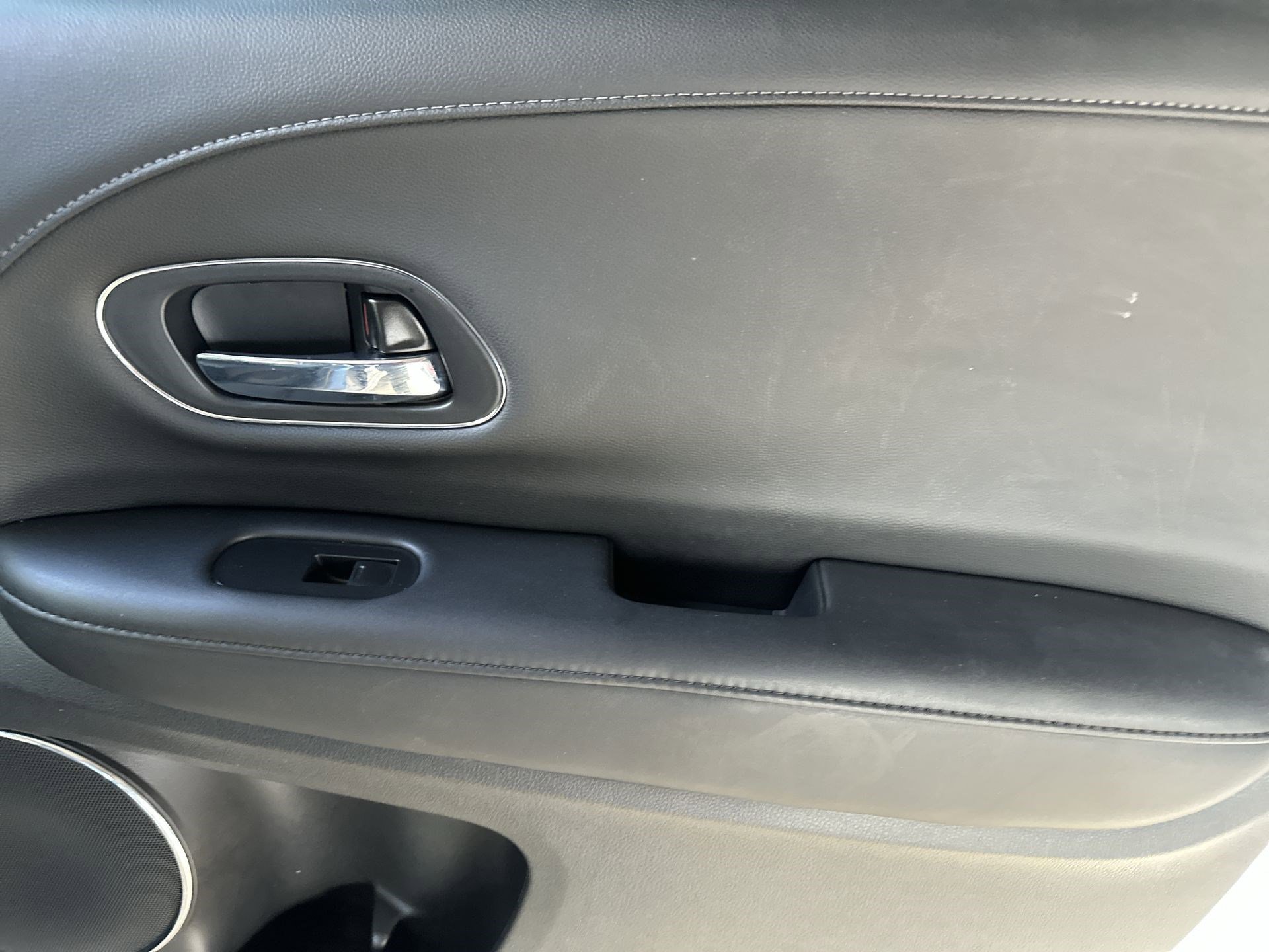 Used 2020 Honda HR-V Touring image 27