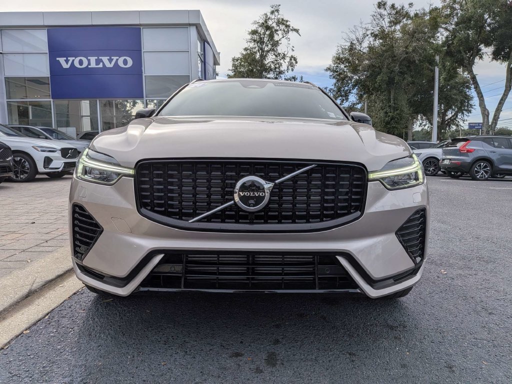 Certified 2024 Volvo XC60 T8 Ultimate w/ Climate Package AWD/4WD image 9
