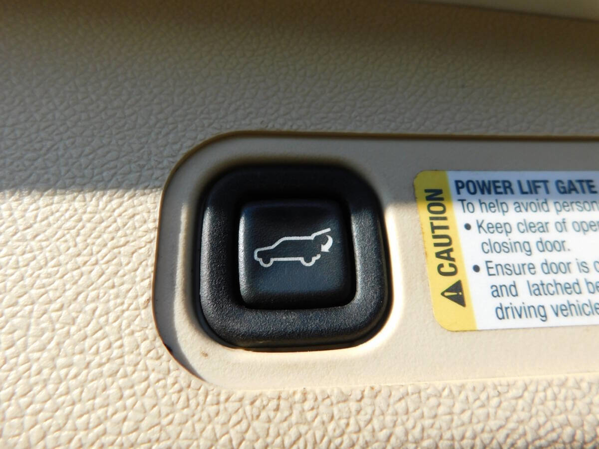 Used 2007 Cadillac Escalade AWD w/ Information Package image 8