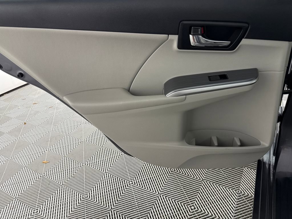 Used 2014 Toyota Camry XLE image 12