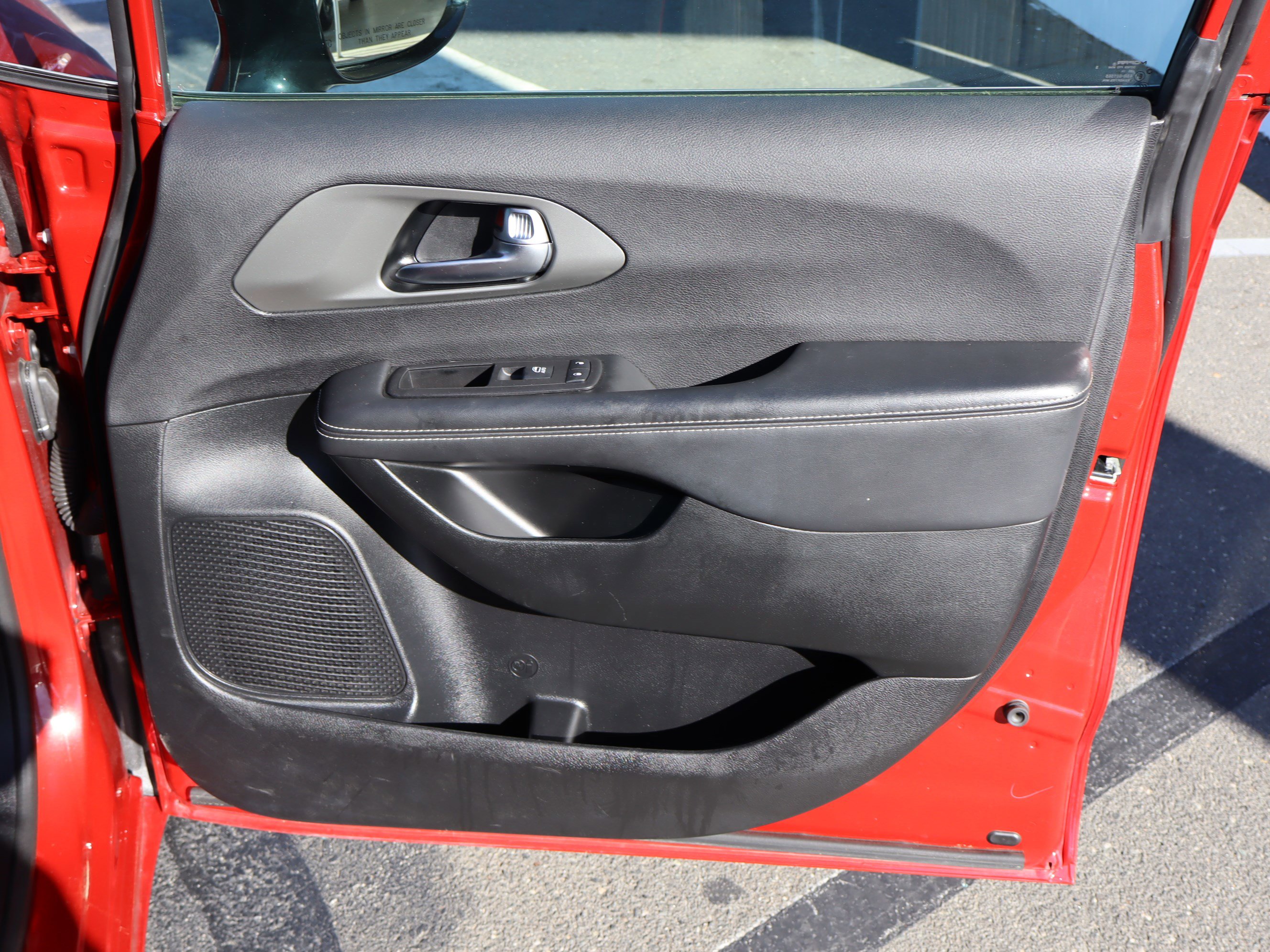 Used 2025 Chrysler Pacifica Select image 34