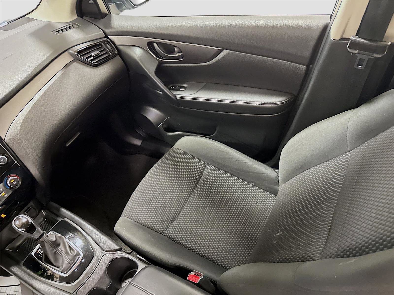 Used 2021 Nissan Rogue Sport S image 21