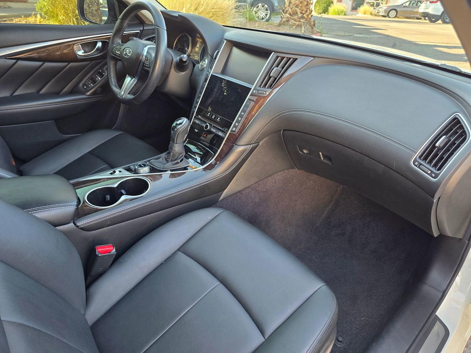 Used 2018 INFINITI Q50 Luxe w/ Cargo Package (L95) RWD image 16