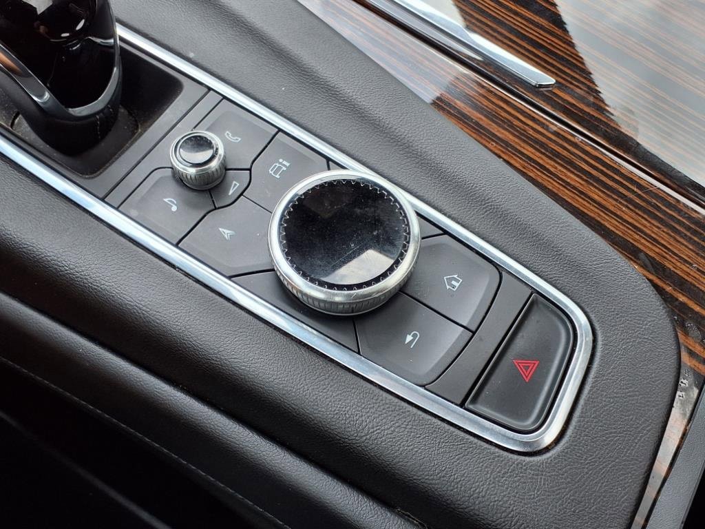 Used 2023 Cadillac Escalade Premium Luxury image 21