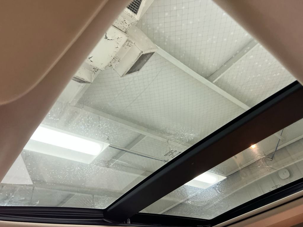 Used 2020 Jeep Grand Cherokee Limited w/ Luxury Group II image 19