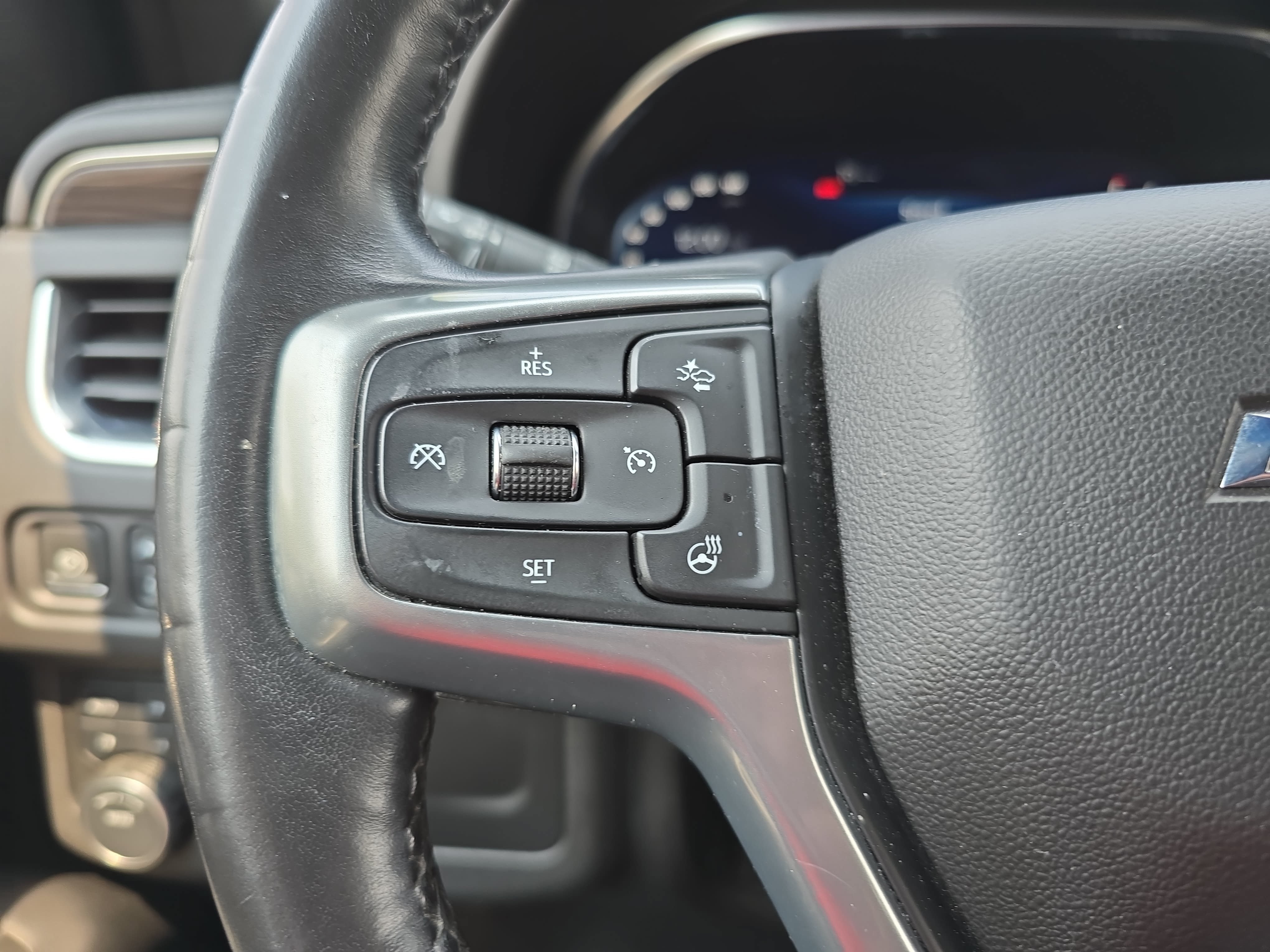Used 2022 Chevrolet Tahoe Z71 w/ Luxury Package AWD/4WD image 18