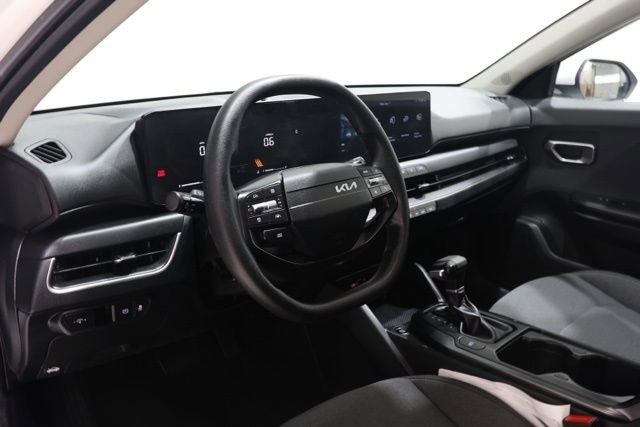 Used 2025 Kia K4 LXS image 48