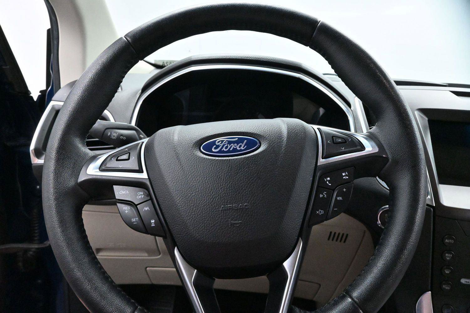 Used 2020 Ford Edge Titanium w/ Equipment Group 301A FWD image 19