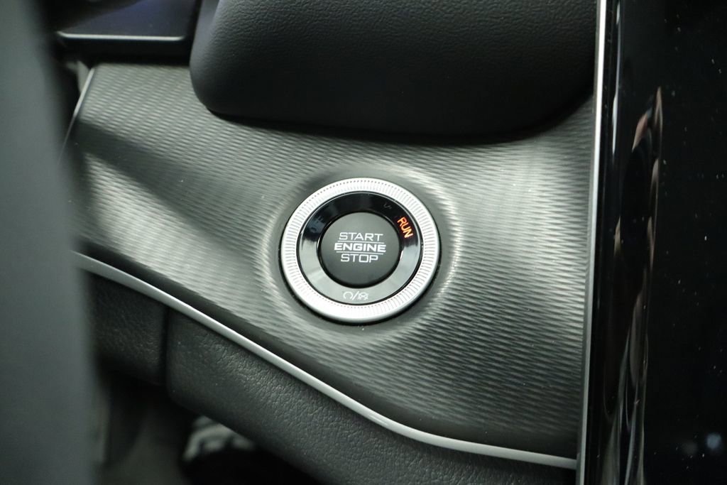 Used 2023 Jeep Grand Cherokee Laredo AWD/4WD image 36