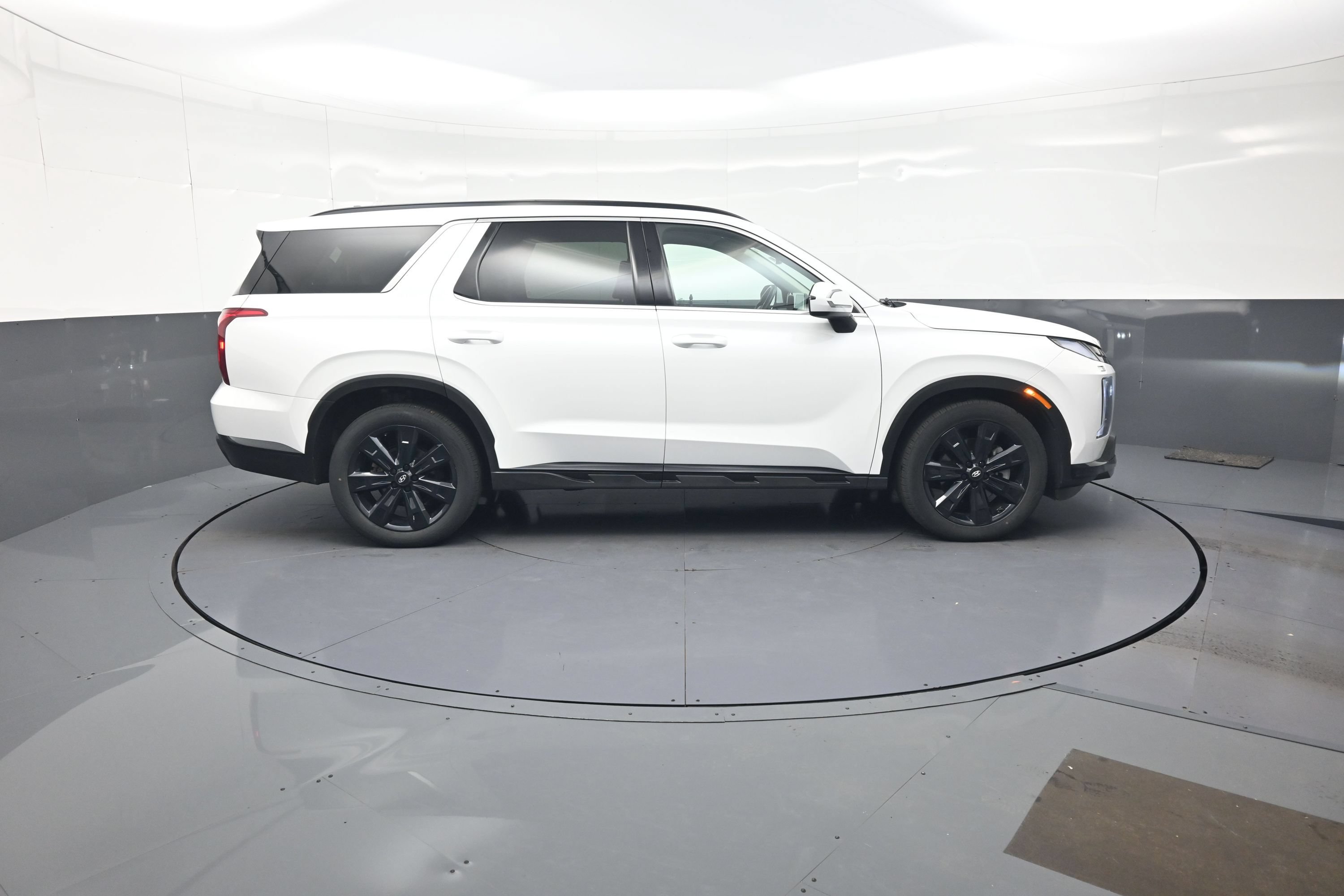 Used 2024 Hyundai Palisade XRT AWD/4WD image 2