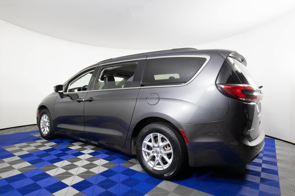 Used 2022 Chrysler Pacifica Touring-L image 7