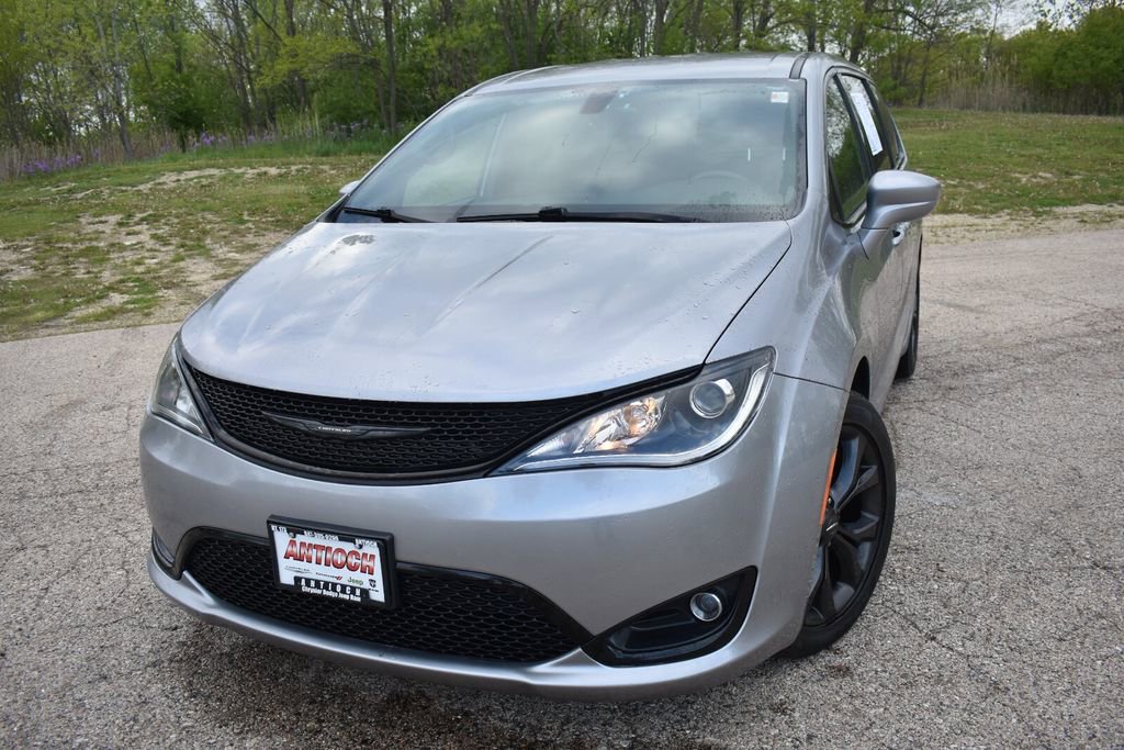 Used 2019 Chrysler Pacifica Touring Plus w/ S Appearance Package FWD image 12