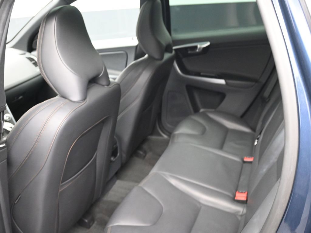 Used 2015 Volvo XC60 T6 Platinum image 16