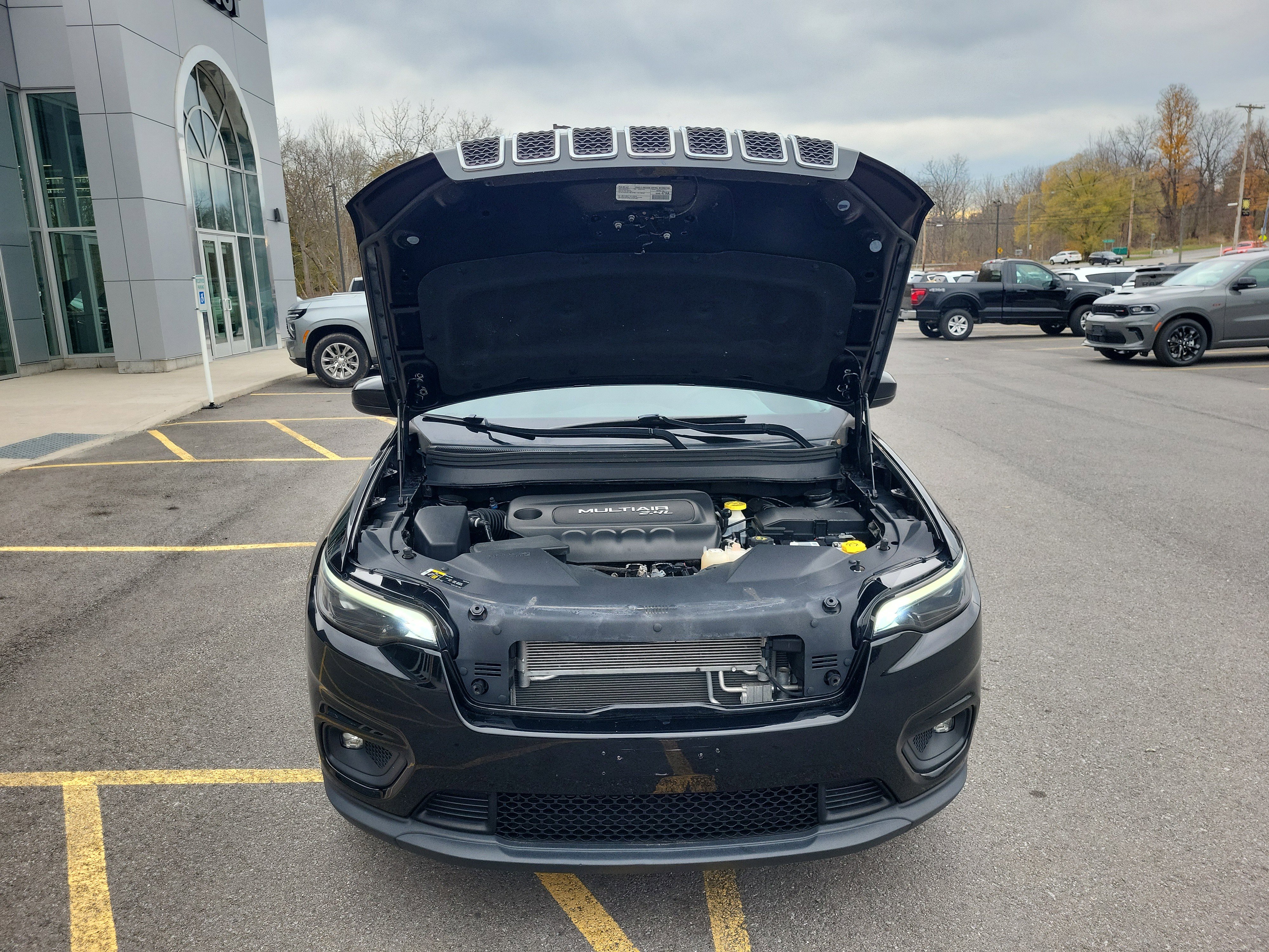 Used 2019 Jeep Cherokee Latitude w/ Popular Appearance Group image 23