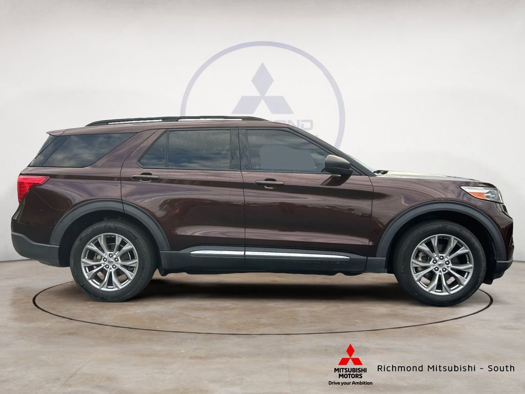 Used 2020 Ford Explorer XLT w/ Equipment Group 202A image 2
