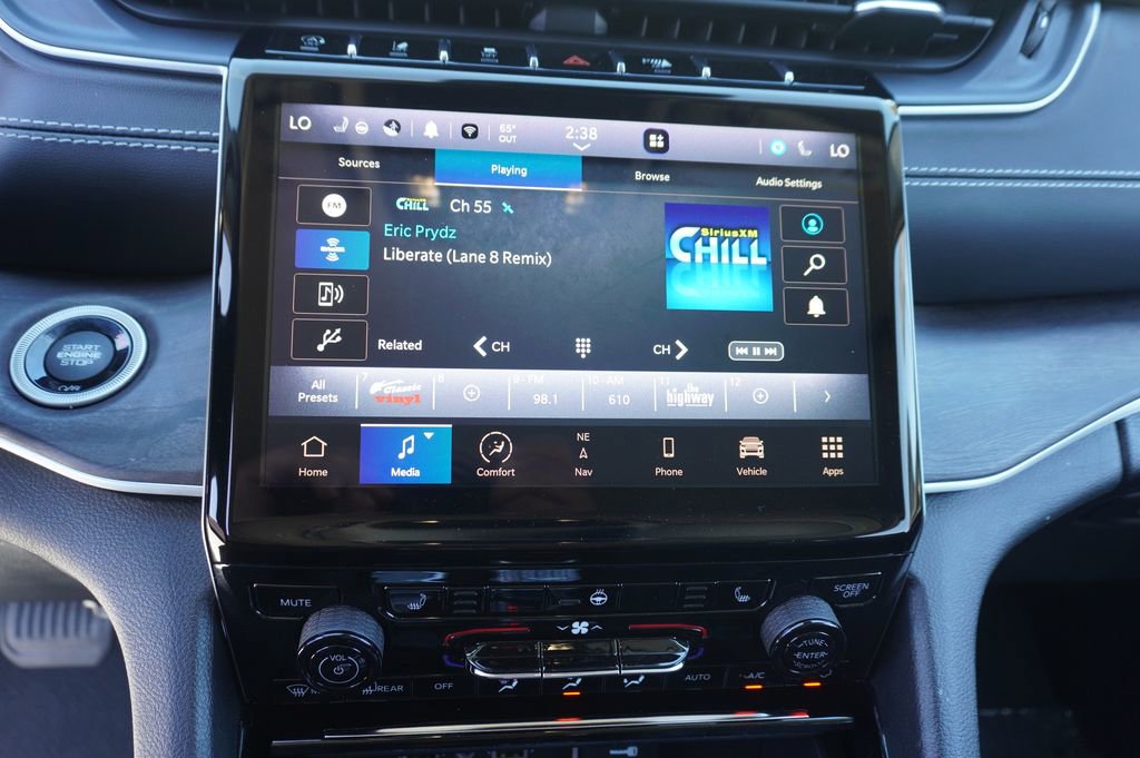 Used 2023 Jeep Grand Cherokee Limited image 16