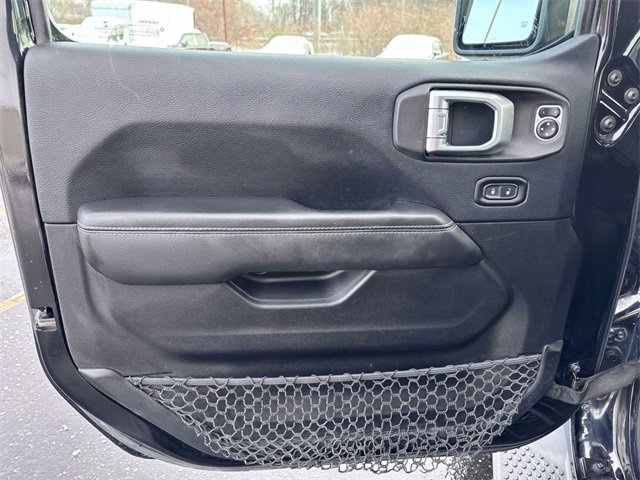 Used 2019 Jeep Wrangler Unlimited Sahara image 12